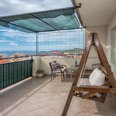 La Le With Big Terrace *