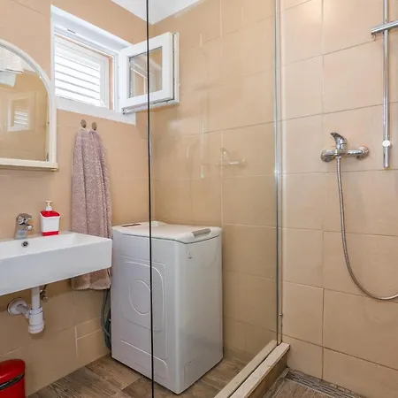 La Le With Big Terrace *