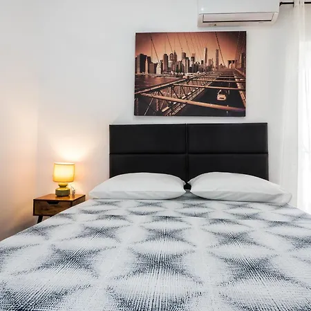 La Le With Big Terrace *