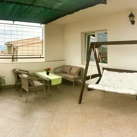 Apartment La Le With Big Terrace *