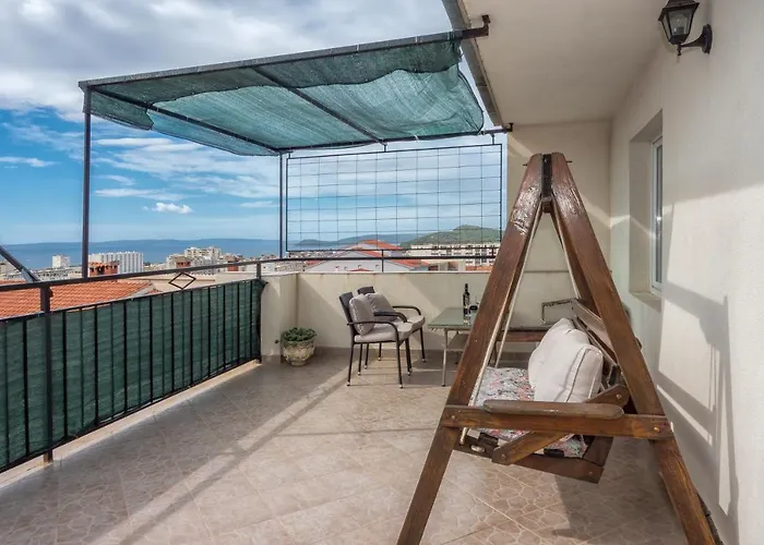 La Le With Big Terrace *