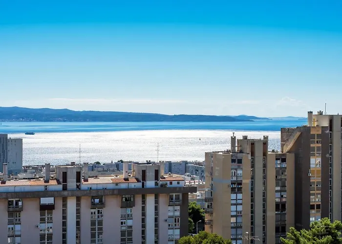 La Le With Big Terrace شقة