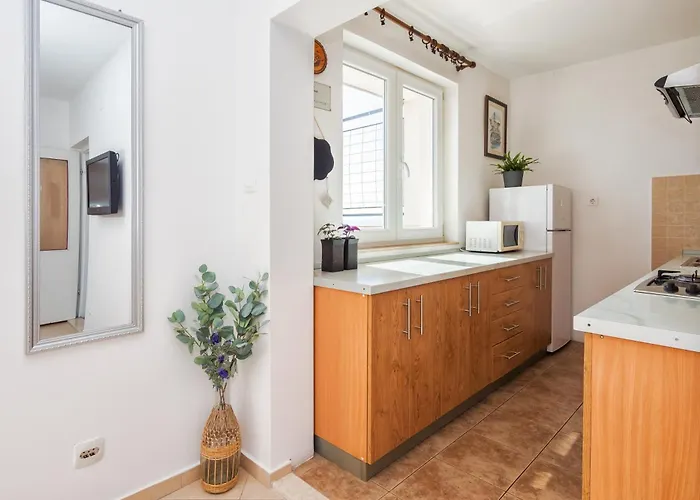 La Le With Big Terrace